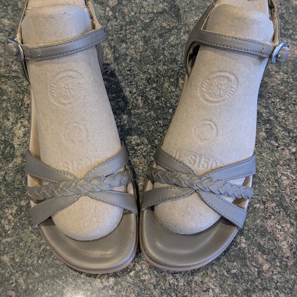 Women's Taupe / Gray Sandals